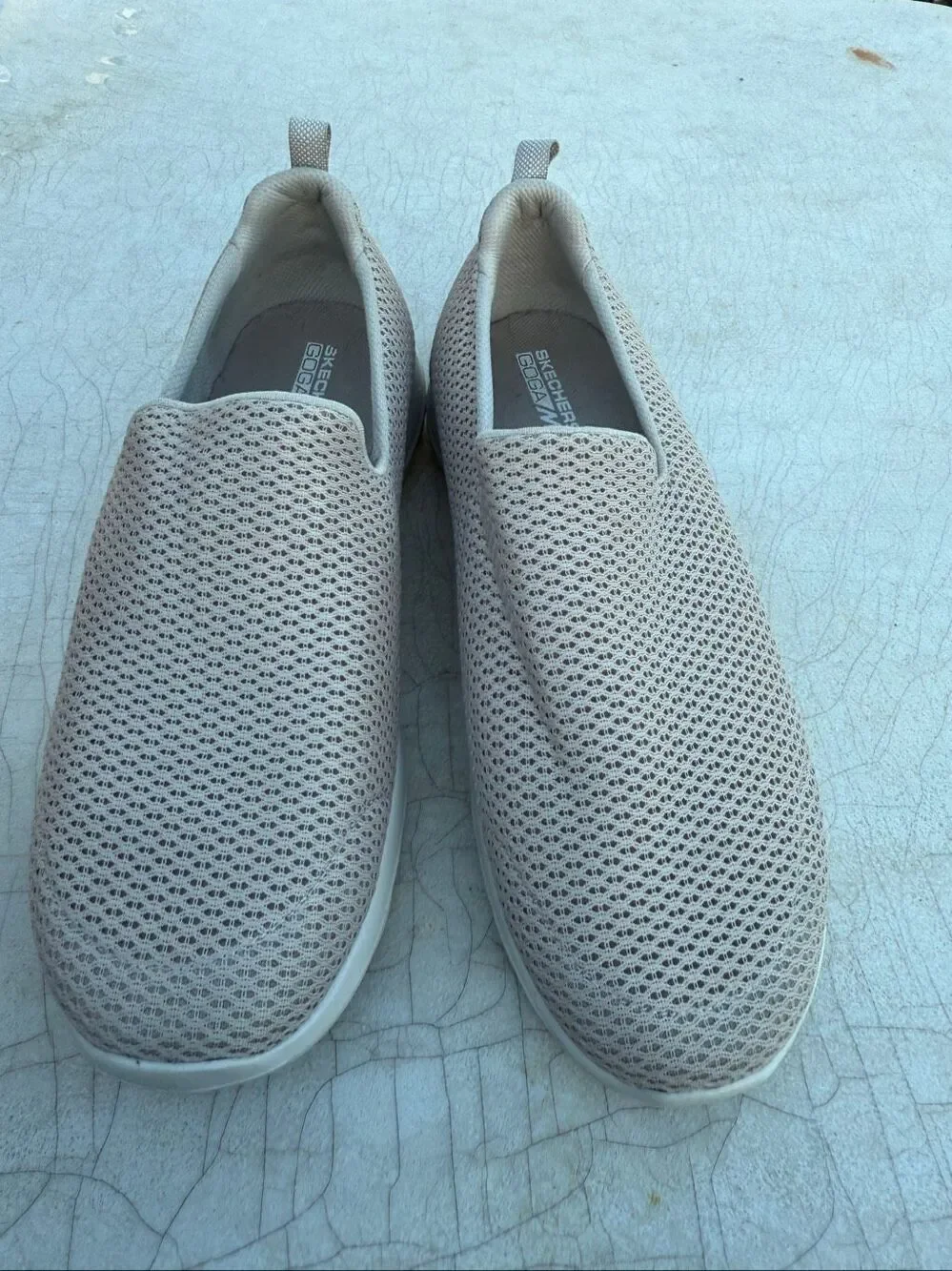 Skechers go walk
